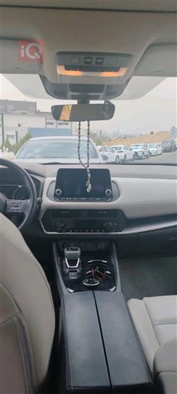 نيسان روج